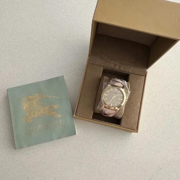Burberry Gold and Cream Watch - Picture 9 of 11